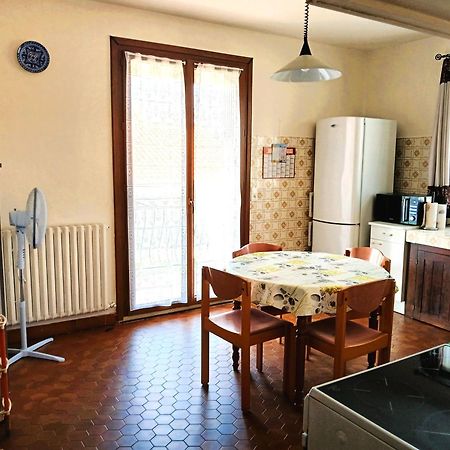 Spacieux Appartement Proche Centre Et Piscine Condom Bagian luar foto