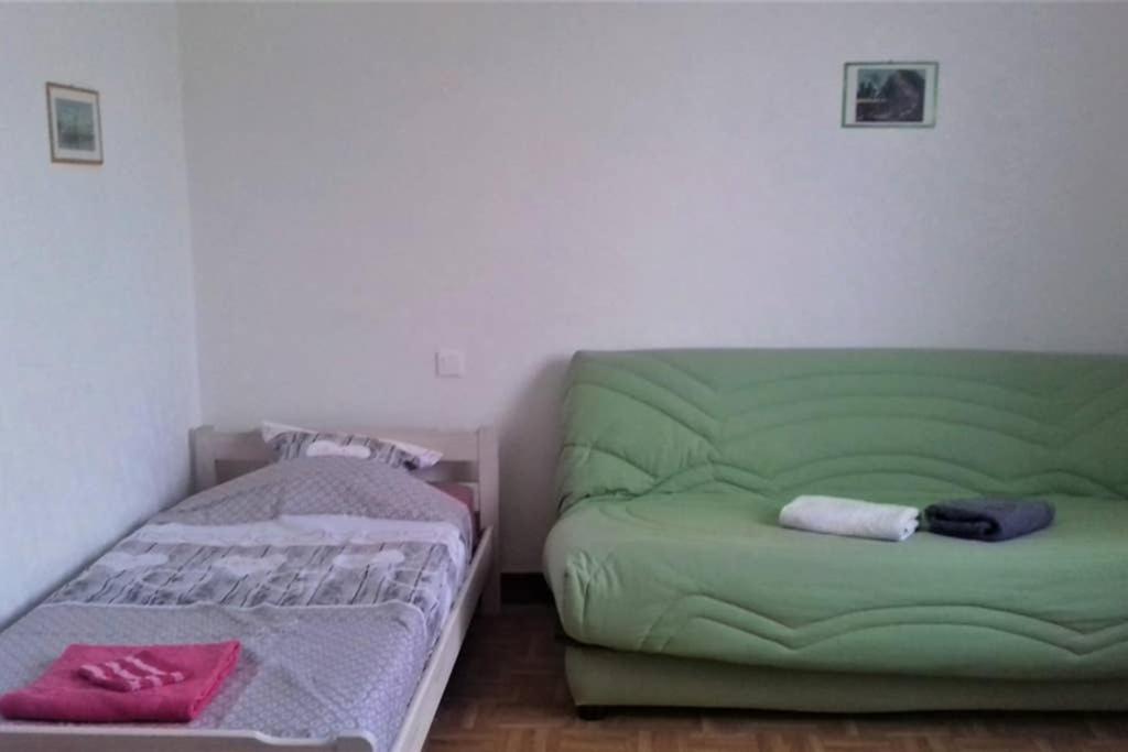 Spacieux Appartement Proche Centre Et Piscine Condom Bagian luar foto