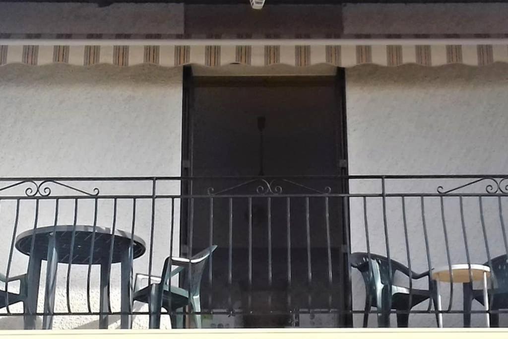 Spacieux Appartement Proche Centre Et Piscine Condom Bagian luar foto