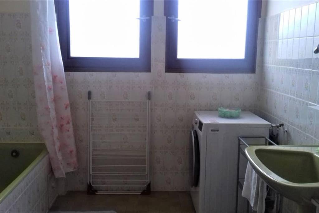 Spacieux Appartement Proche Centre Et Piscine Condom Bagian luar foto