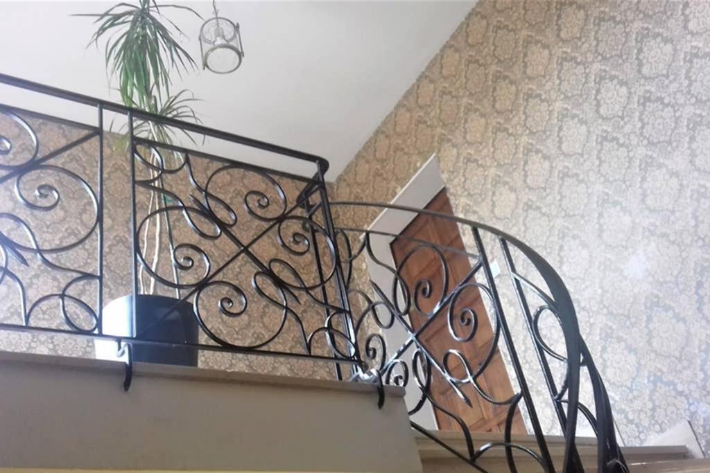Spacieux Appartement Proche Centre Et Piscine Condom Bagian luar foto